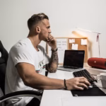 Tijelo ne voli stolicu: kako uključiti pokret u radni dan